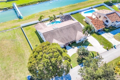 10700 SW 139th Rd, Miami, FL 33176 - photo 2