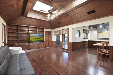 Second large living area!