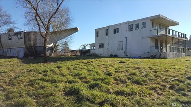 555 Mueller St, Raymond, WA 98577 - photo 5