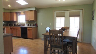 Dining & Kitchen