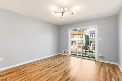 537 S 18th St, Newark, NJ 07103 - photo 7