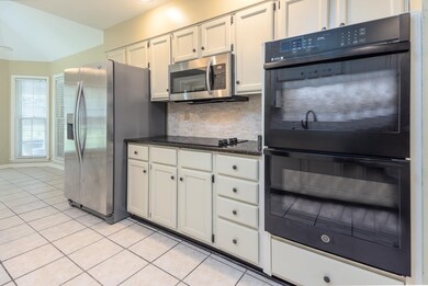Double Ovens, glass cooktop, microwave.