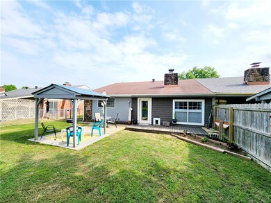 1013 W Linden St, Rogers, AR 72756 - photo 2