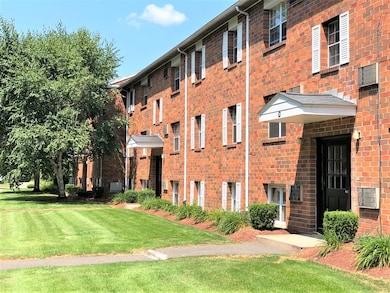 265 New Ludlow Rd unit C2, Chicopee, MA 01020 - photo 2