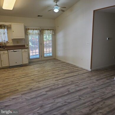 2010 Rudy Serra Dr unit B, Sykesville, MD 21784 - photo 5