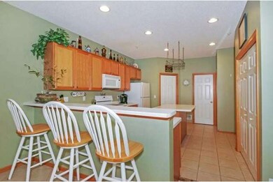 Open kitchen with center island, breakfast bar, an