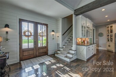 Front Entrance/Foyer 