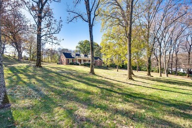 4003 Sunnybrook Dr, Nashville, TN 37205 - photo 5