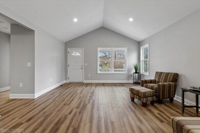 321 Maple St, Pulaski, VA 24301 - photo 2