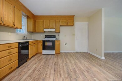 139 Woodview Dr, Statesville, NC 28625 - photo 4