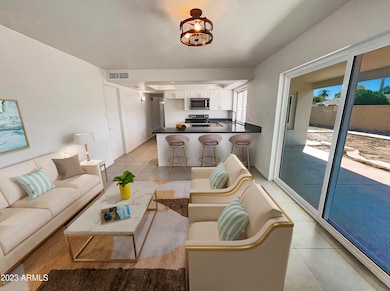 3741 W Barnes Ln unit 4, Phoenix, AZ 85051 - photo 2