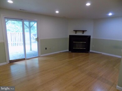 13826 Fount Beattie Ct, Centreville, VA 20121 - photo 3