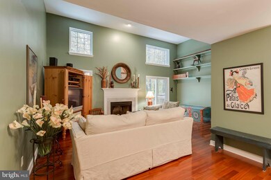 8321 Linden Oaks Ct, Lorton, VA 22079 - photo 4