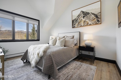 2504_village_th_g4_interior_bed02-2400x1