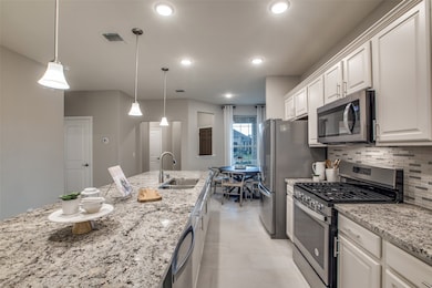 433 Thistle Thorn Dr, the Woodlands, TX 77382 - photo 2