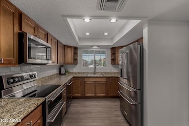 Beautiful Kitchen W/Granite Countertops