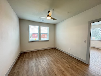 SHOW UNIT, LAYOUT MAY BE DIFFERENT