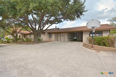 1274 E Common St, New Braunfels, TX 78130 - photo 3