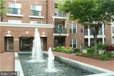 Saintbury Plaza Condominium unit 305, Fairfax, VA 22031 - photo 2