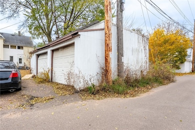 708 Jones St unit 1 & 1/2, Eau Claire, WI 54701 - photo 4