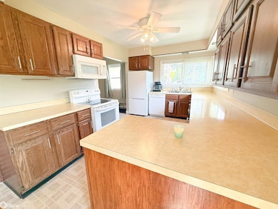 1706 N Federal St, Hampton, IA 50441 - photo 3