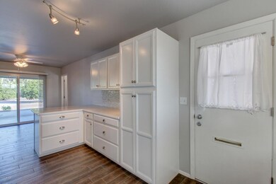 10130 W Cinnebar Ave, Sun City, AZ 85351 - photo 7