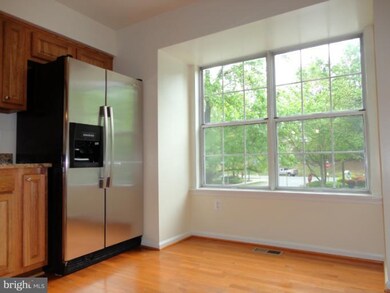 5817 Walden Commons Ct unit 122, Burke, VA 22015 - photo 3