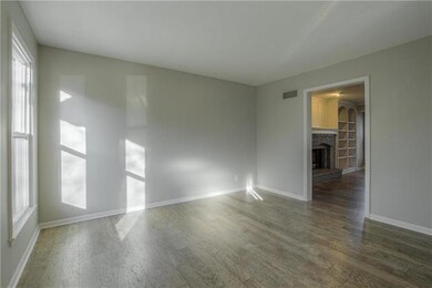 8443 Darnell St, Lenexa, KS 66215 - photo 6