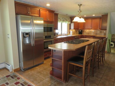 12 Clay St, MerriMacK, NH 03054 - photo 4