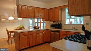 17400 Lafayette Dr, Olney, MD 20832 - photo 4