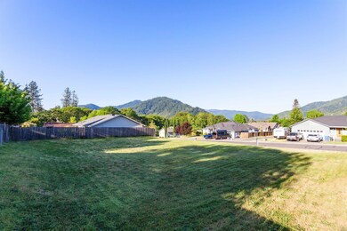 408 Cypress Ave, Rogue River, OR 97537 - photo 4