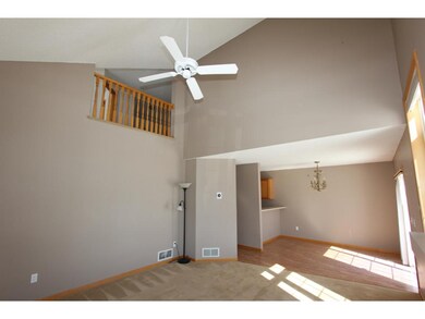 High ceilings with large windows and lots of dayli
