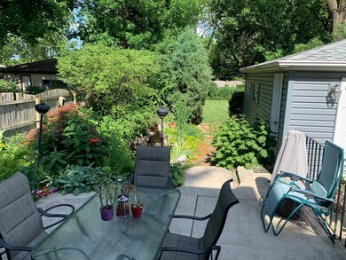 1473 Maple St, Des Plaines, IL 60018 - photo 5