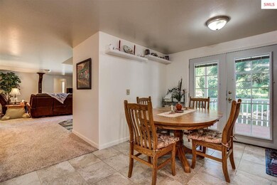 Breakfast nook