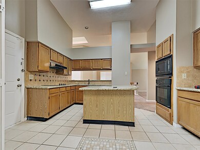 8559 Spring Green Dr, Houston, TX 77095 - photo 5