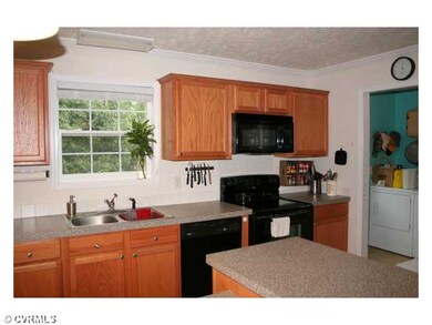 Kitchen - The kitchen also features Kenmore Applia