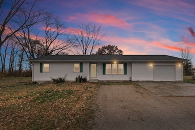 103 Middleton Rd, Iuka, IL 62849 - photo 2