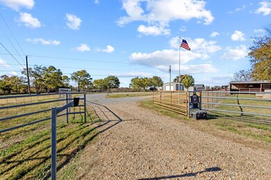 602 N Water St unit FM1752, Savoy, TX 75479 - photo 2