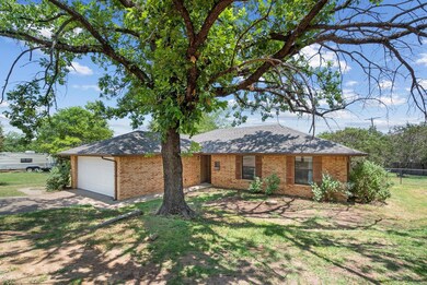 600 Heritage Trail, Granbury, TX 76048 - photo 2