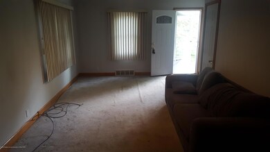 2106 Reo Rd, Lansing, MI 48910 - photo 4