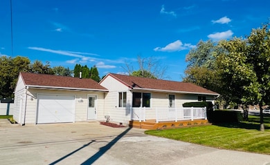 702 W 5th St, Pinconning, MI 48650 - photo 3