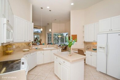 05_806SWMarshHarborBay_177_Kitchen_FlexM