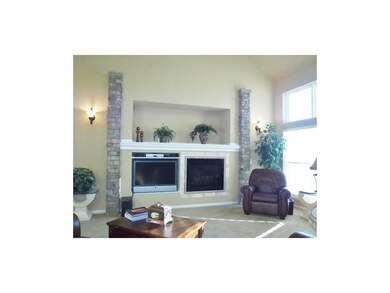 911 Dogwood Dr, Raymore, MO 64083 - photo 3