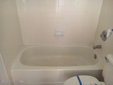 351-465640 bathroom 1 (2)