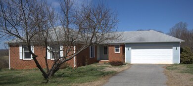 Piccadilly Ct 109 Front 3