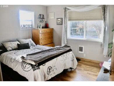 412 N 1st St, Creswell, OR 97426 - photo 6