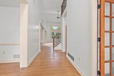22-web-or-mls-6675BaronscourtLoop_Hommat