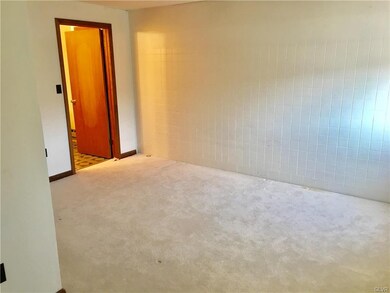 4033 W Grant St unit 6, Slatington, PA 18080 - photo 3