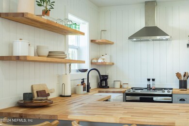 1421 Dakar St, Jacksonville, FL 32205 - photo 2