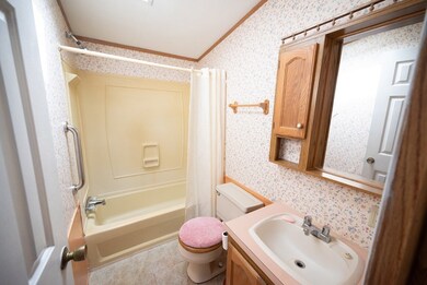 106 Patricia Ln, Orange, MA 01364 - photo 5